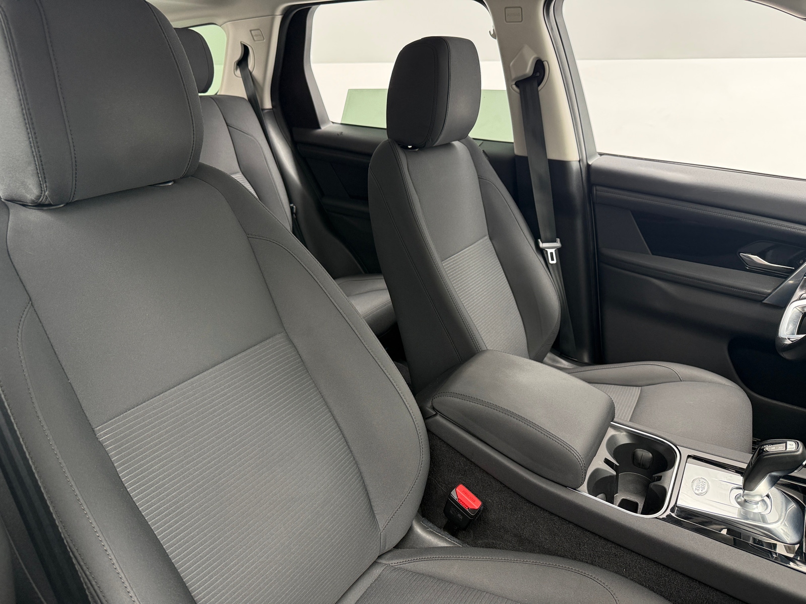 Thumbnail: 2020 Land Rover Discovery Sport - 2