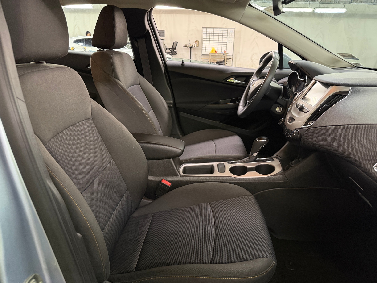 Thumbnail: 2017 Chevrolet Cruze - 2