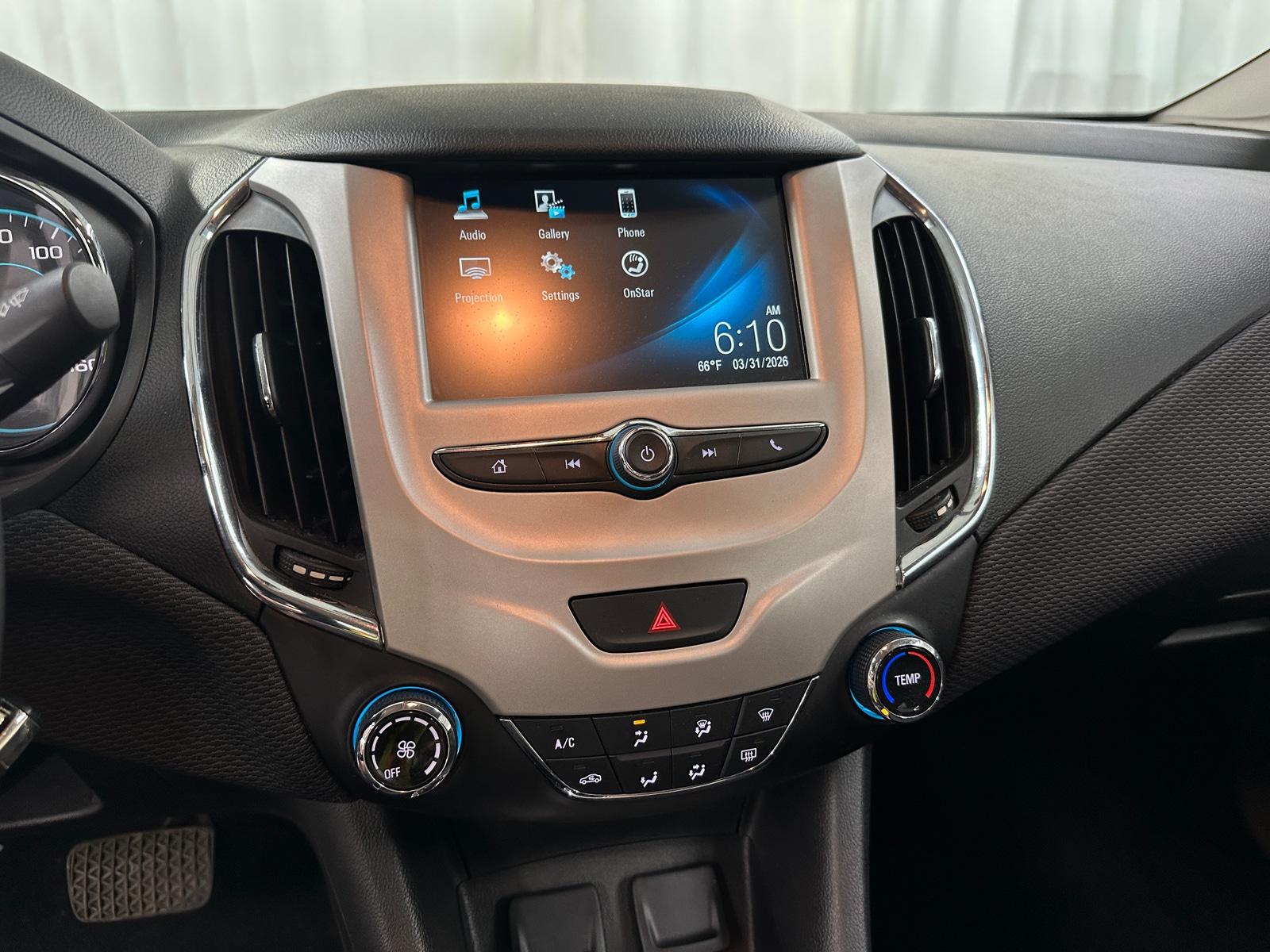 Thumbnail: 2017 Chevrolet Cruze - 4