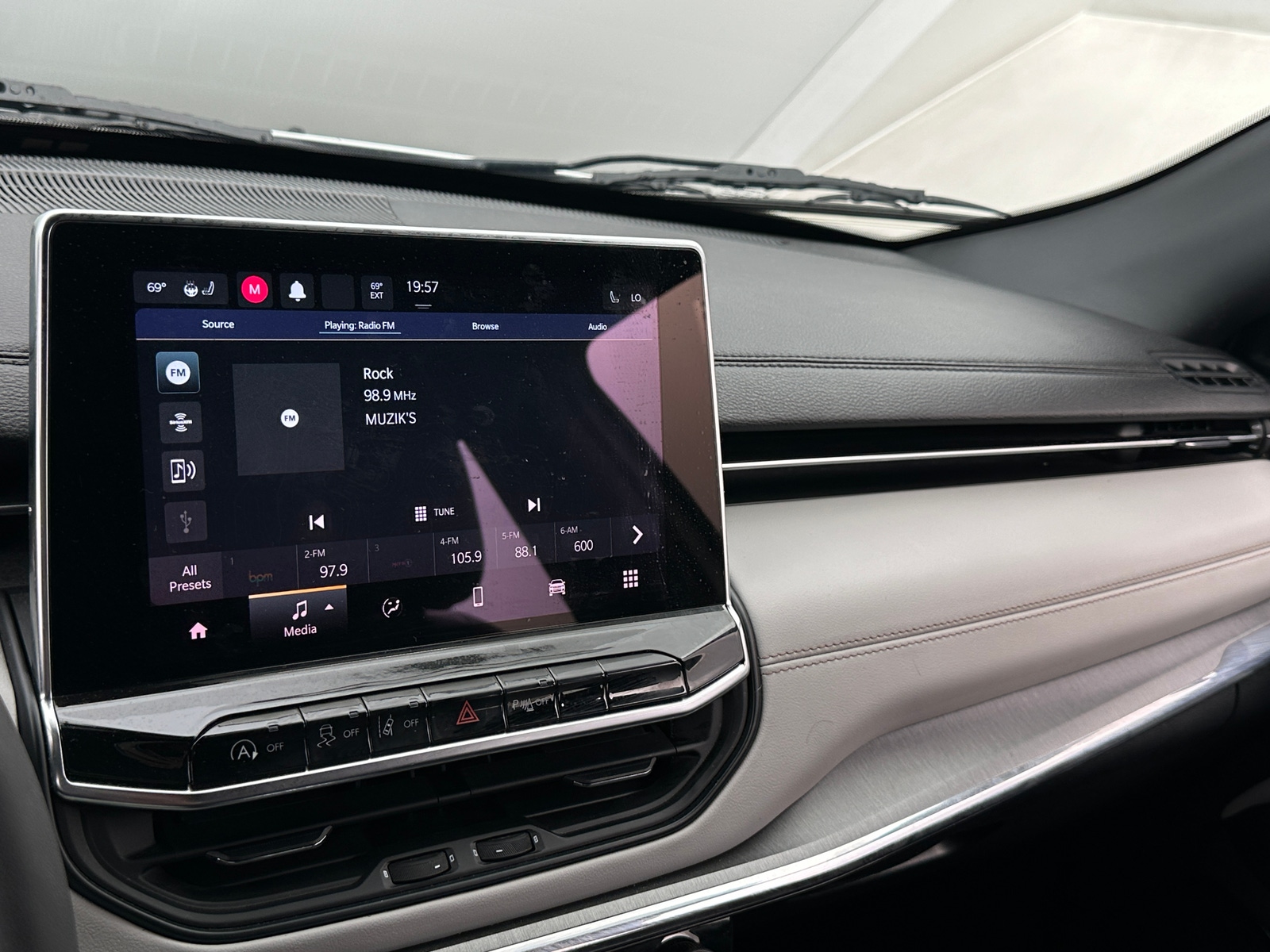 Thumbnail: 2023 Jeep Compass - 3