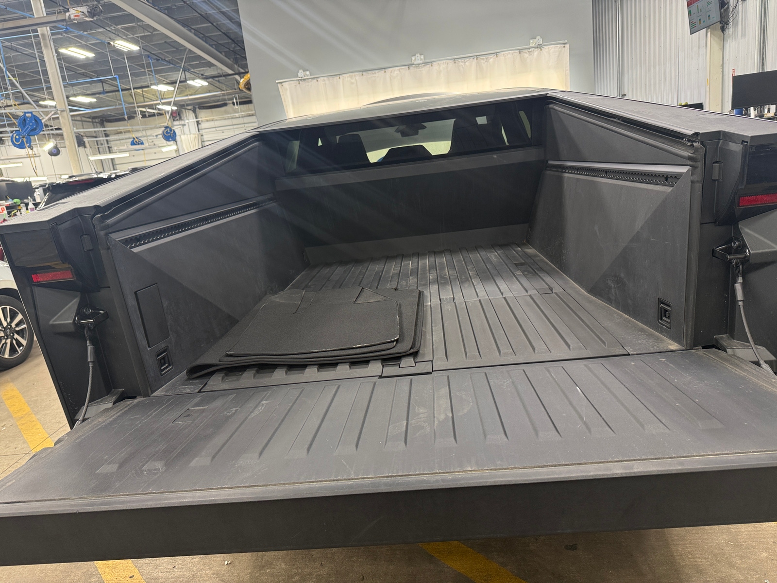 Thumbnail: 2025 Tesla Cybertruck - 6