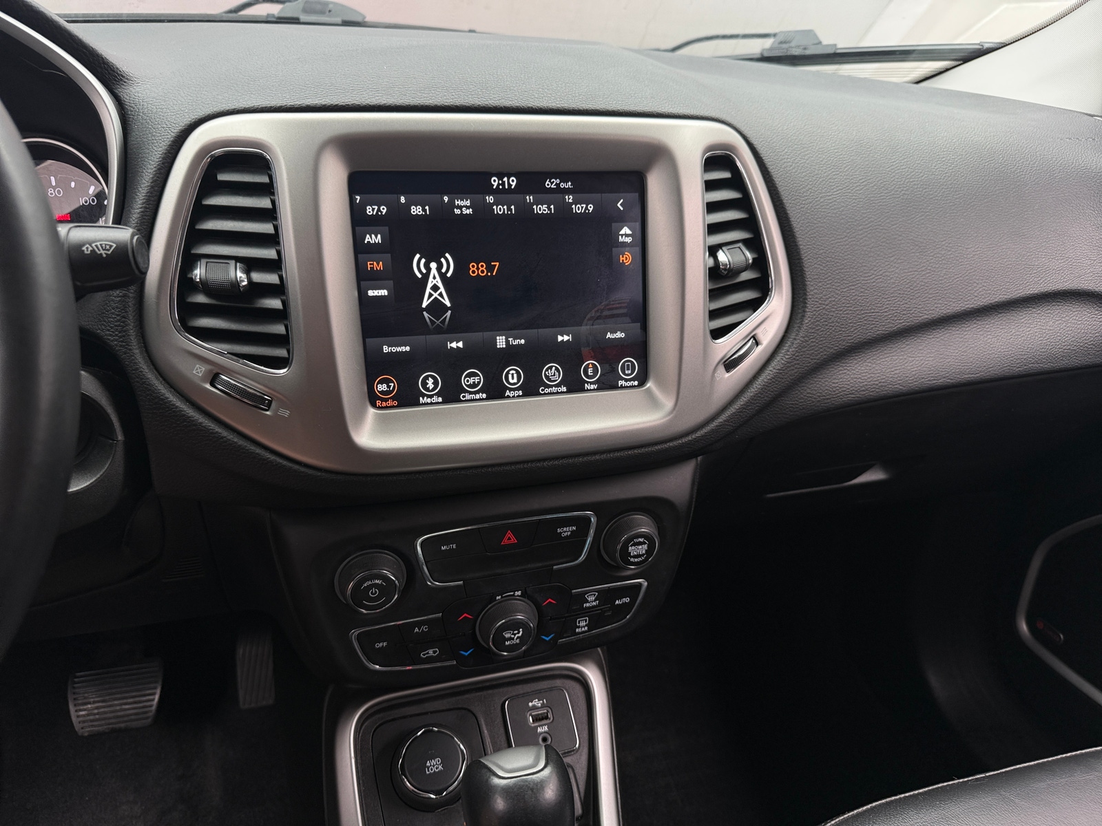 Thumbnail: 2019 Jeep Compass - 3