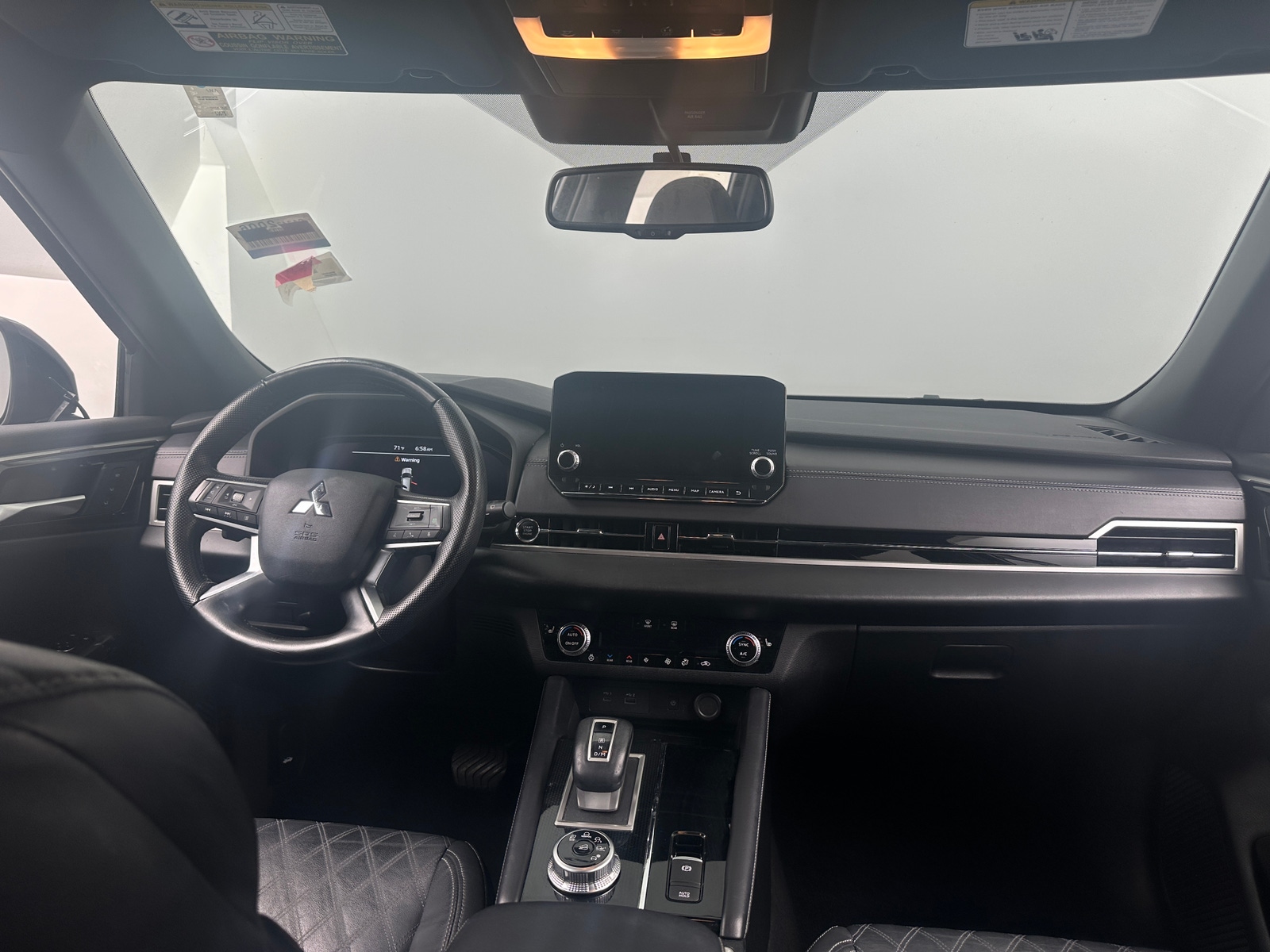 Thumbnail: 2023 Mitsubishi Outlander - 2