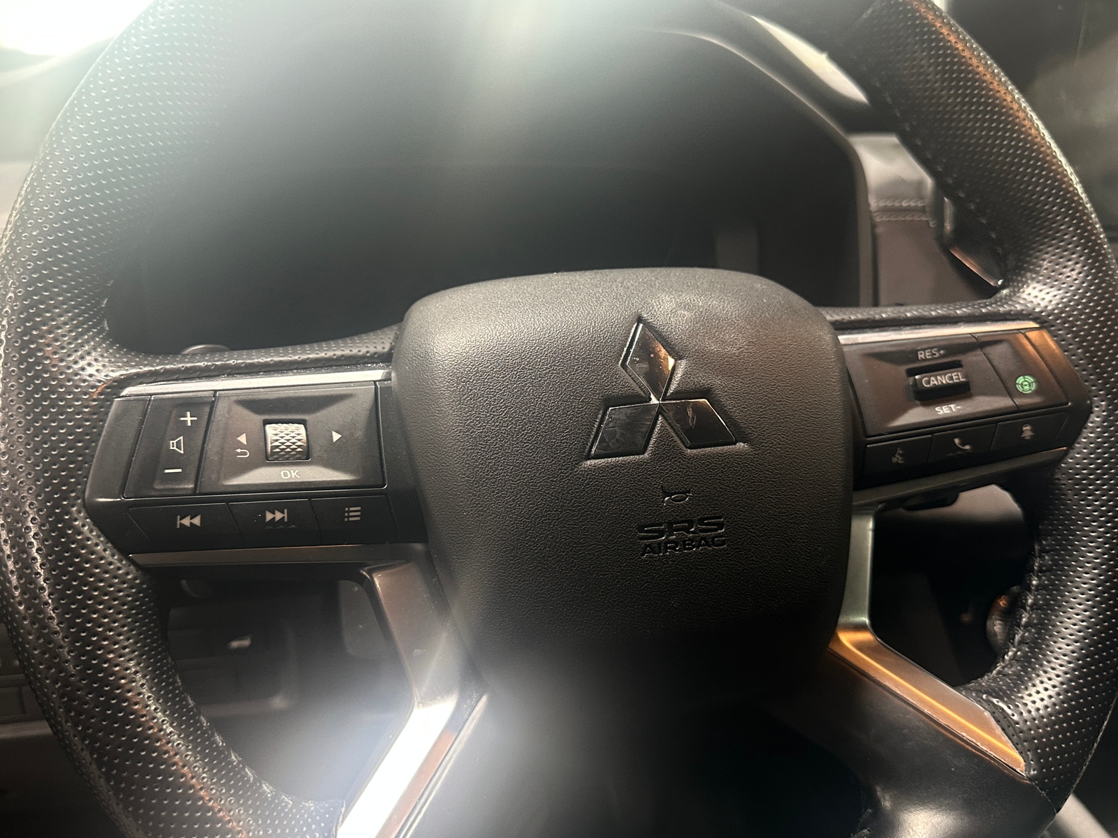 Thumbnail: 2023 Mitsubishi Outlander - 4