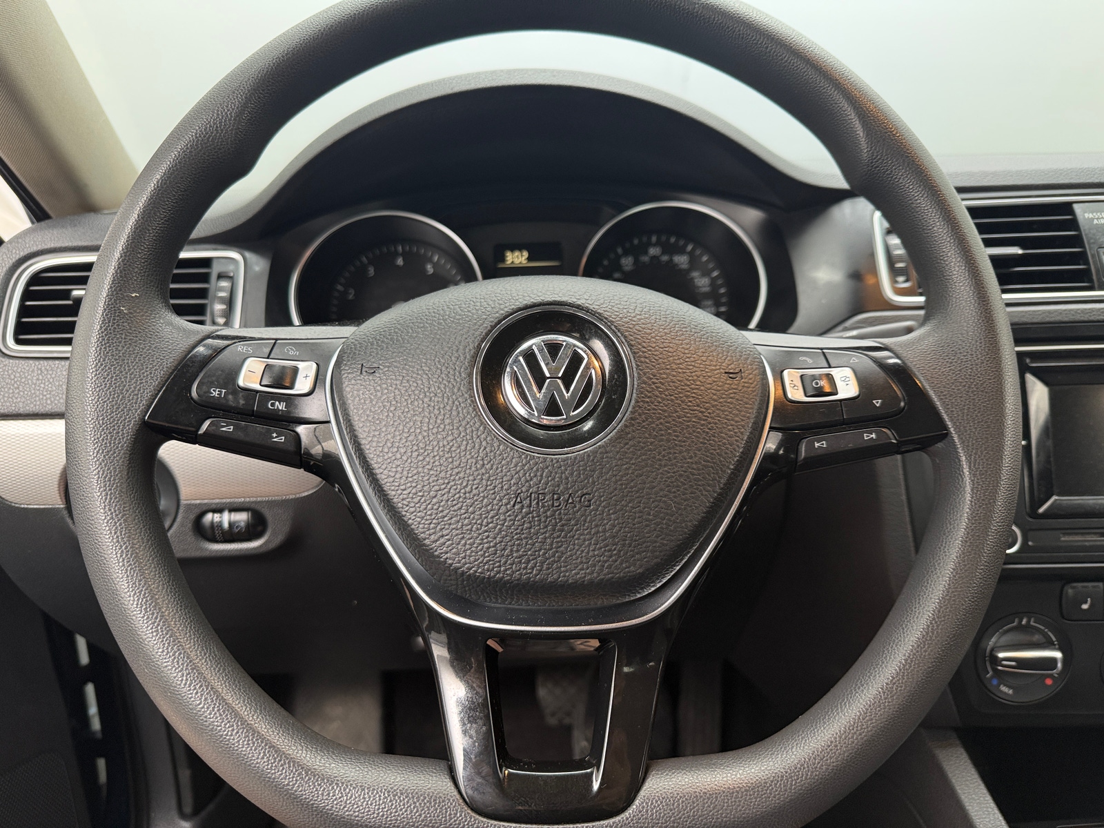 Thumbnail: 2017 Volkswagen Jetta - 5