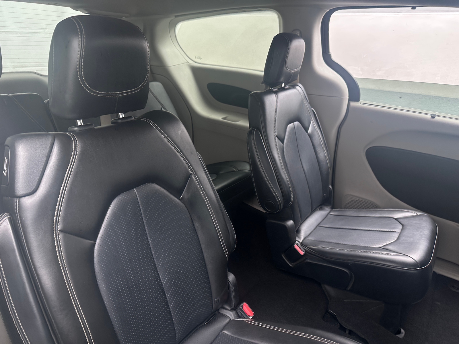 Thumbnail: 2020 Chrysler Voyager - 5