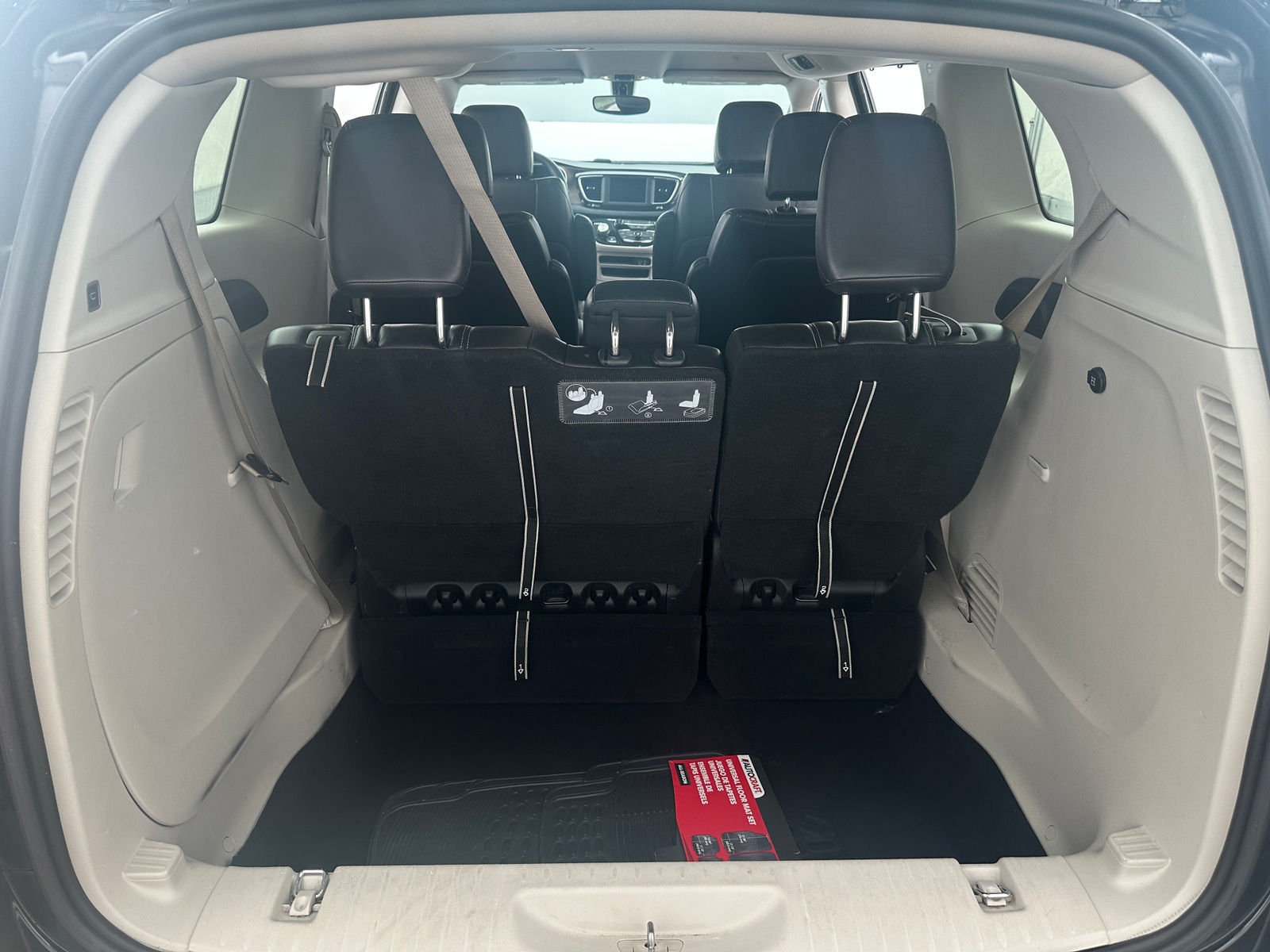 Thumbnail: 2020 Chrysler Voyager - 6