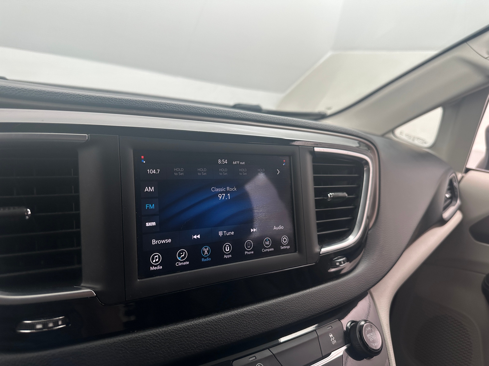 Thumbnail: 2020 Chrysler Voyager - 3