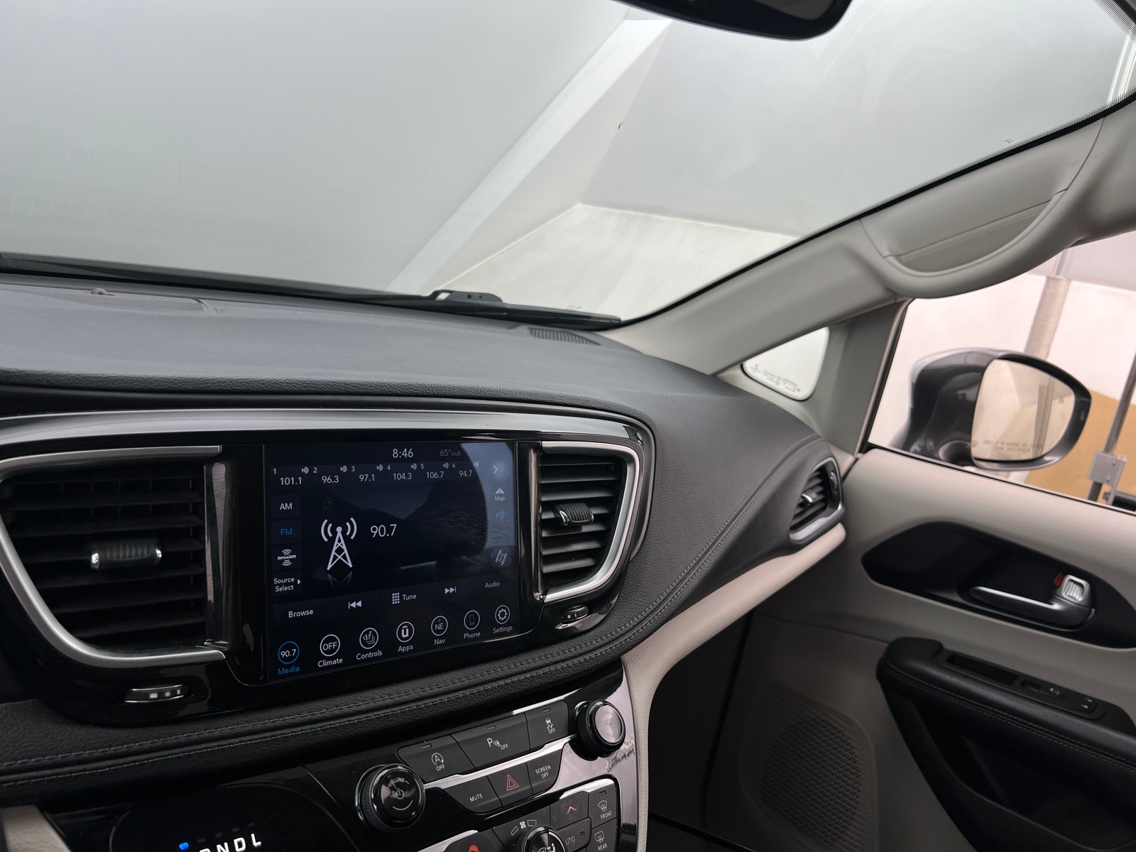 Thumbnail: 2020 Chrysler Pacifica - 3