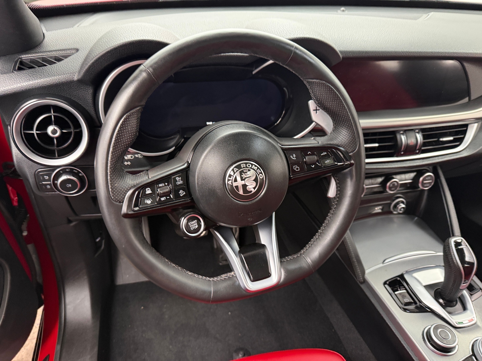 Thumbnail: 2024 Alfa Romeo Stelvio - 4