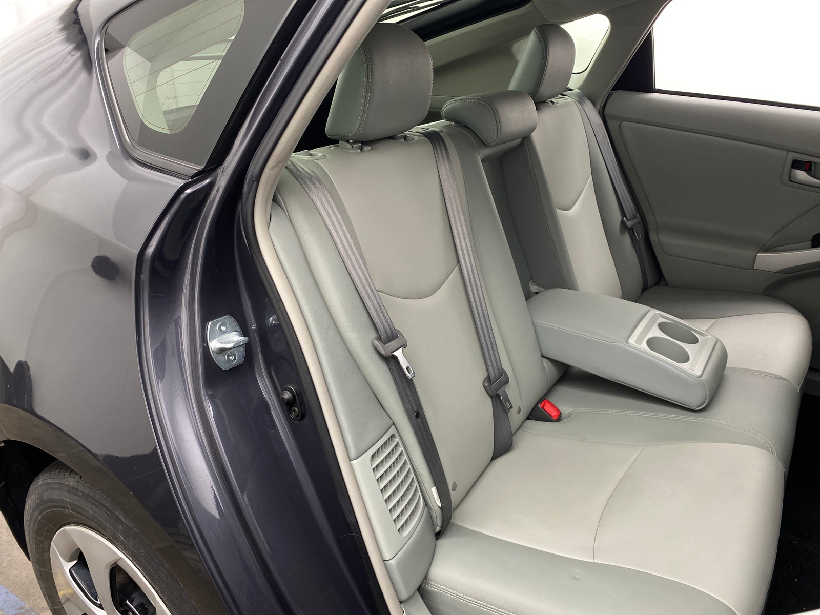 Thumbnail: 2015 Toyota Prius - 6