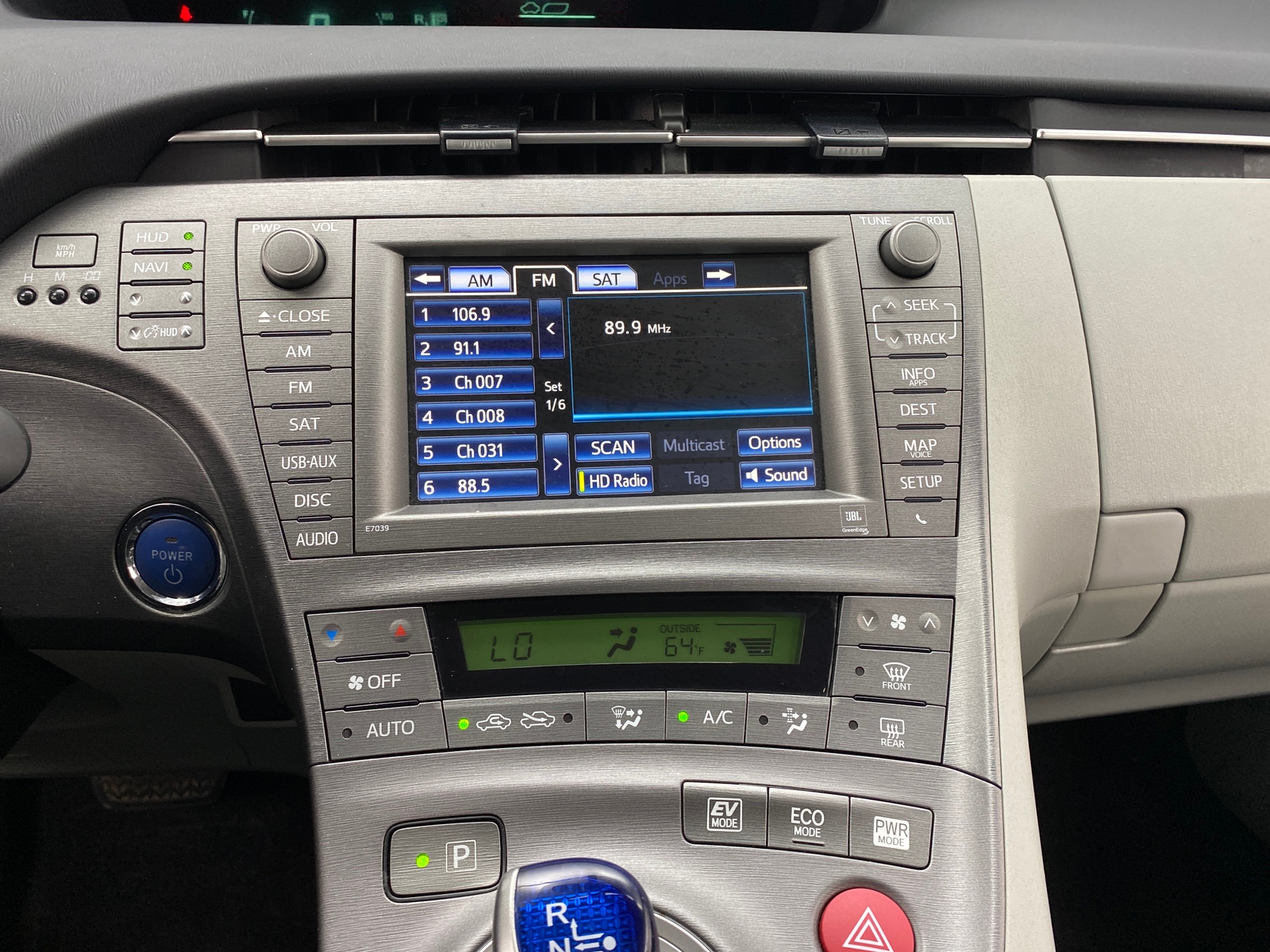 Thumbnail: 2015 Toyota Prius - 4