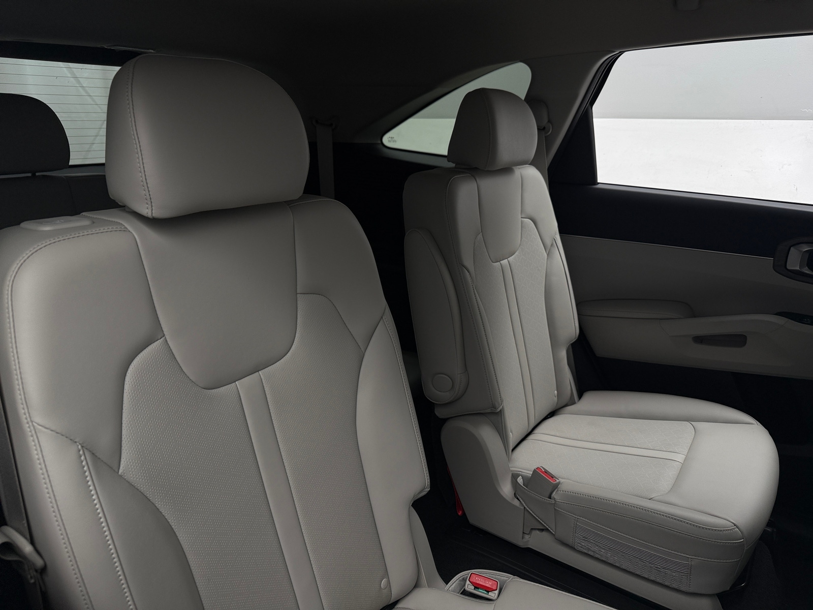 Thumbnail: 2023 Kia Sorento - 5