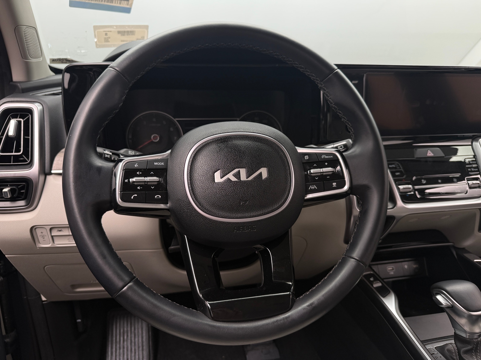 Thumbnail: 2023 Kia Sorento - 4