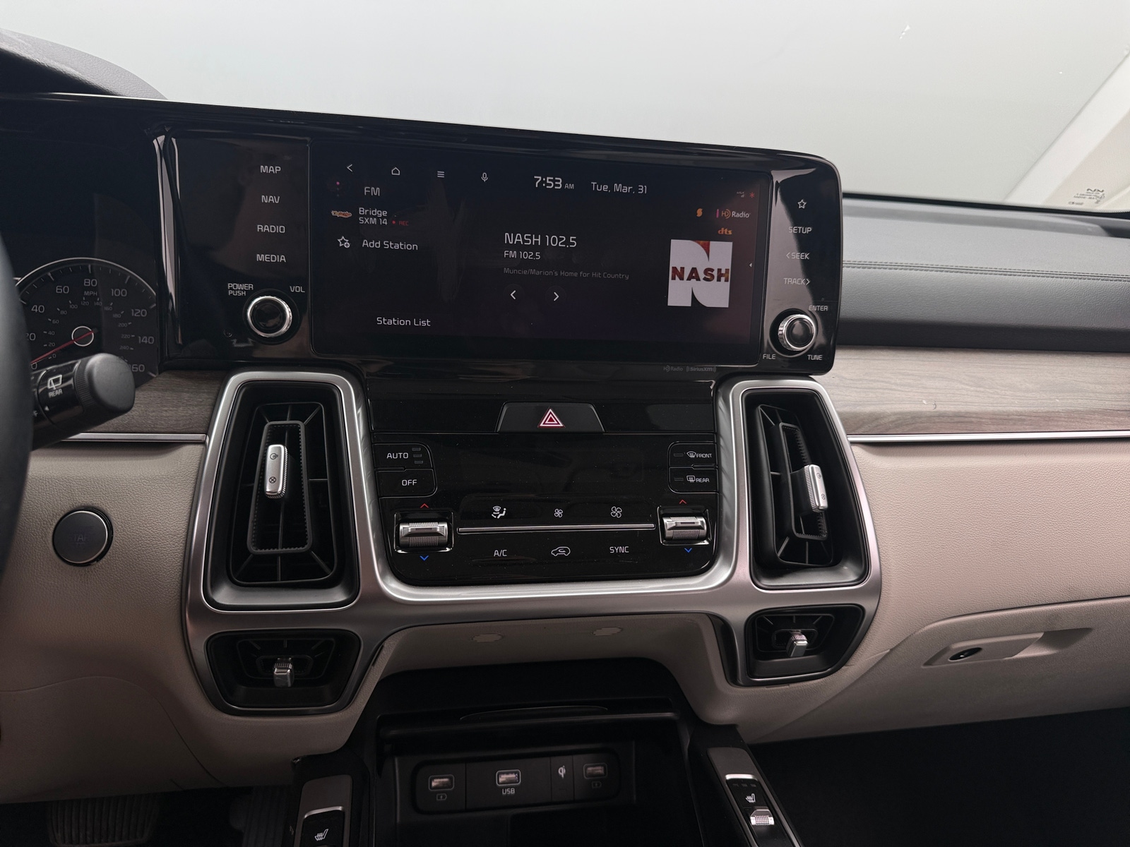 Thumbnail: 2023 Kia Sorento - 3