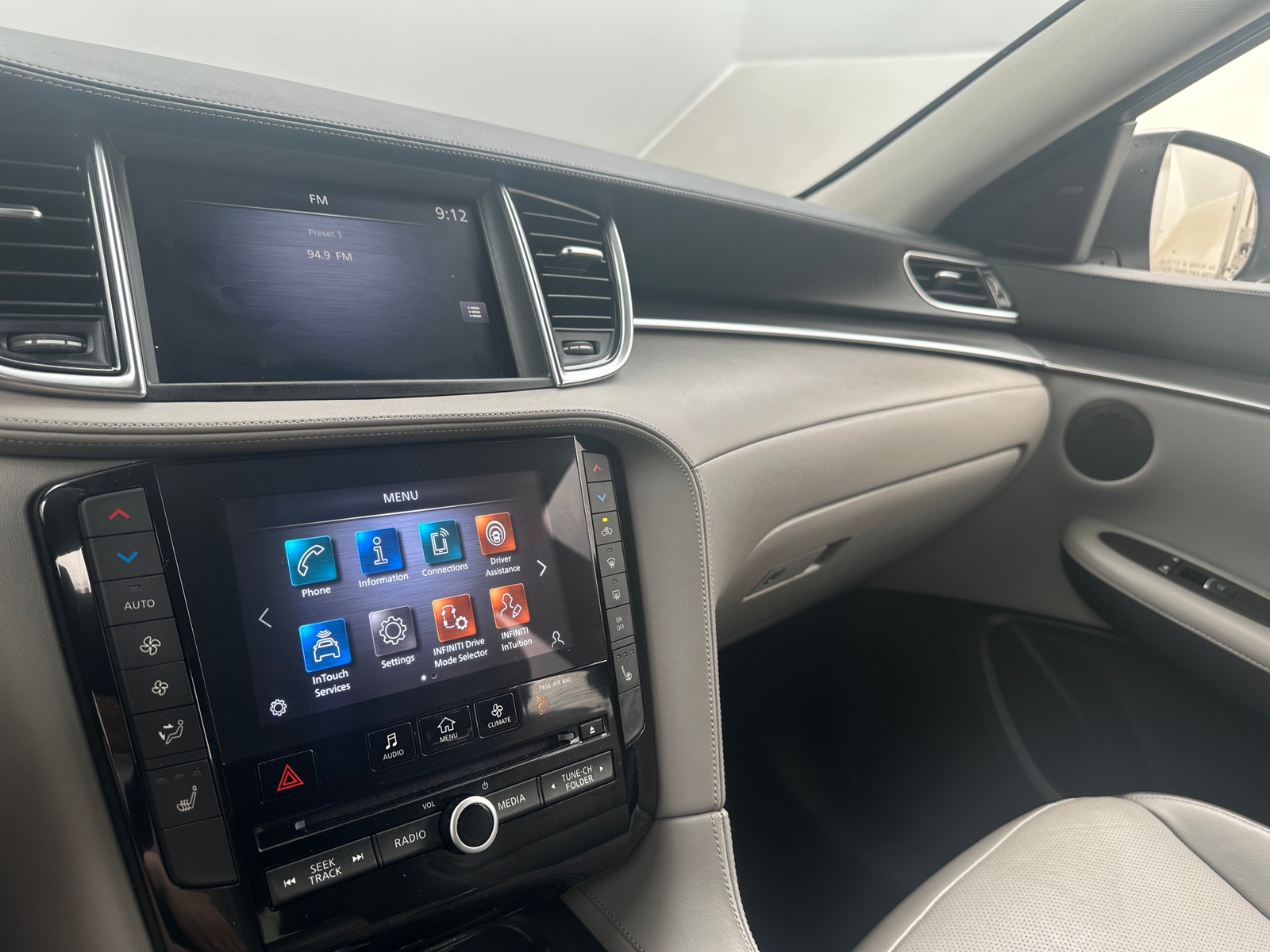 Thumbnail: 2024 INFINITI QX50 - 3