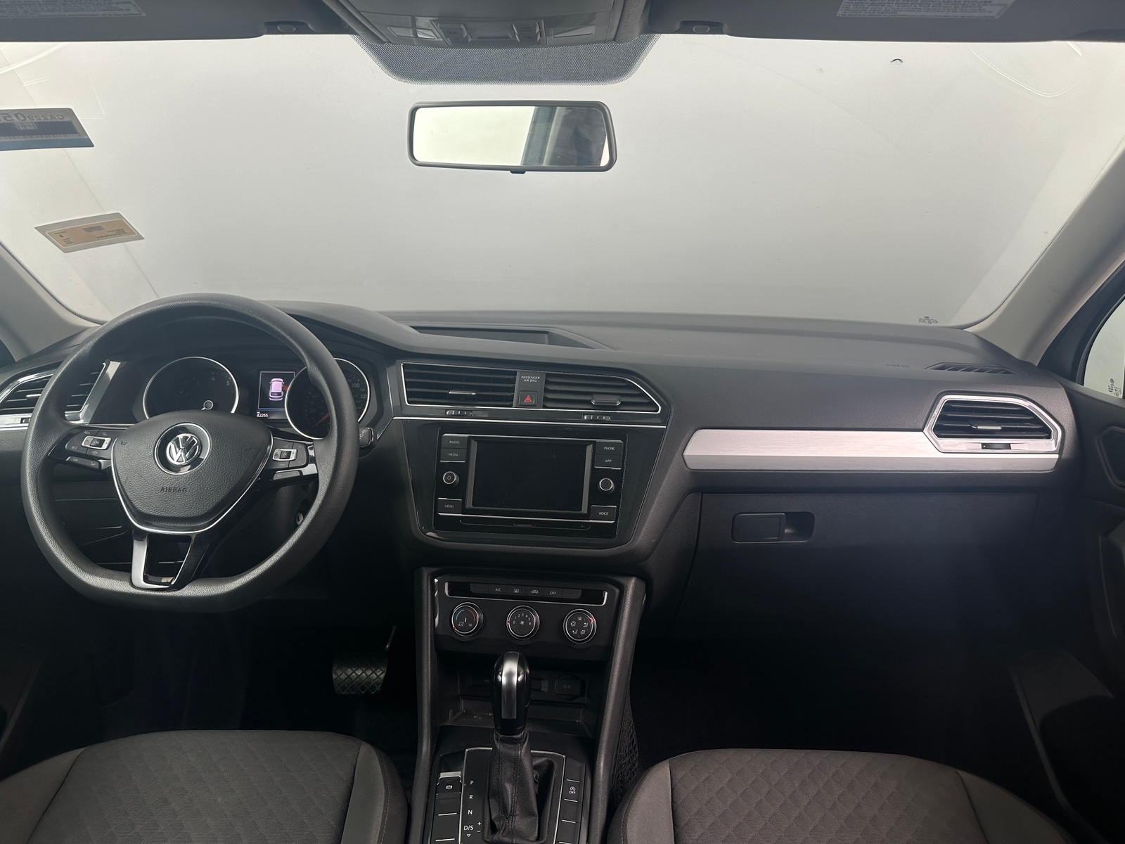 Thumbnail: 2020 Volkswagen Tiguan - 3