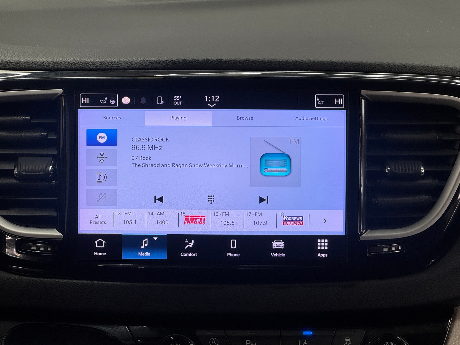 Thumbnail: 2023 Chrysler Pacifica - 3