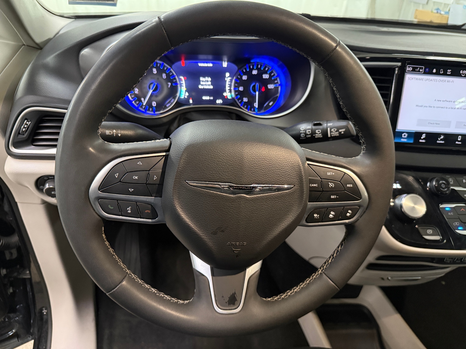 Thumbnail: 2024 Chrysler Pacifica - 4