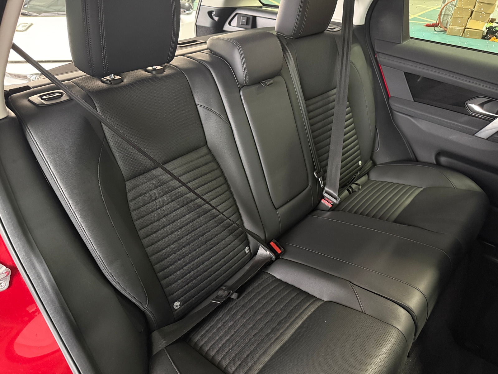 Thumbnail: 2023 Land Rover Discovery Sport - 5