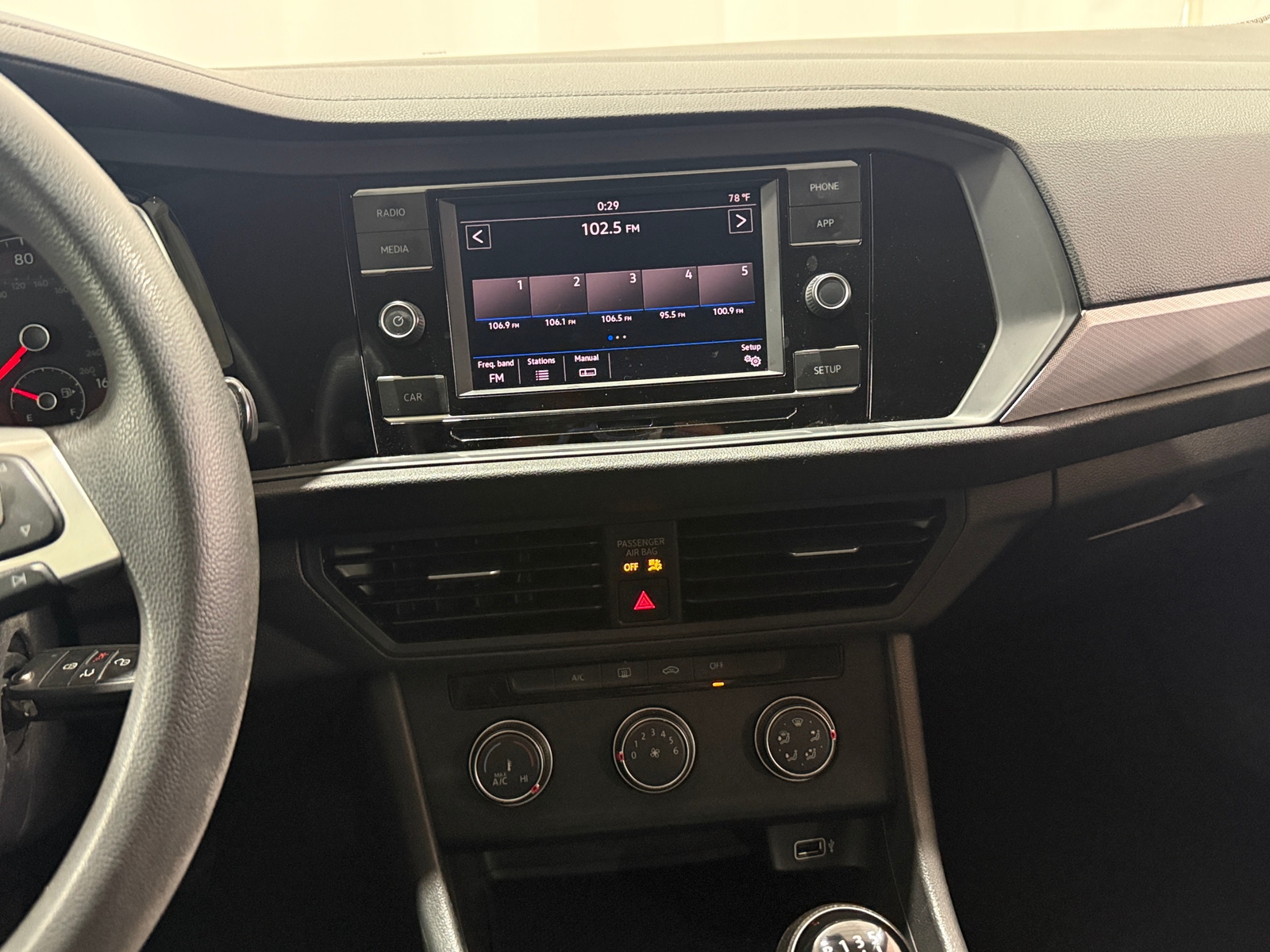 Thumbnail: 2019 Volkswagen Jetta - 4