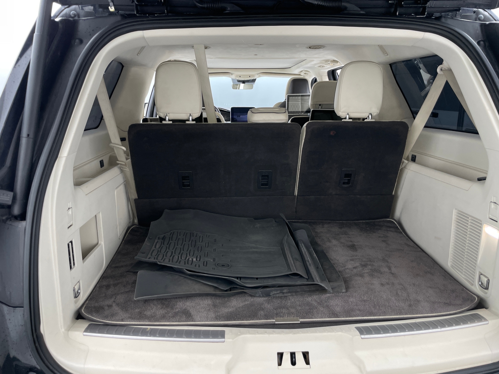 Thumbnail: 2020 Lincoln Navigator L - 6