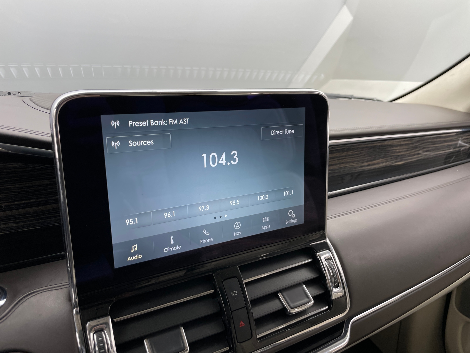 Thumbnail: 2020 Lincoln Navigator L - 3