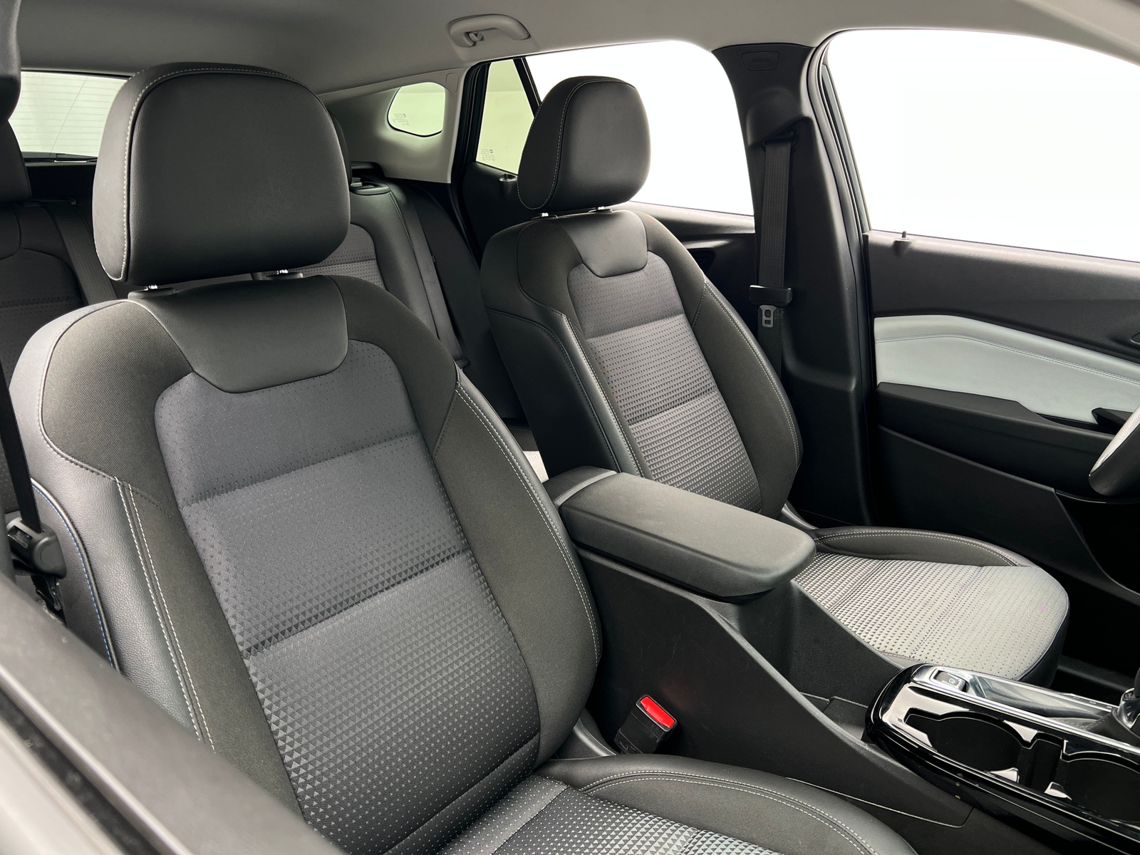 Thumbnail: 2025 Chevrolet Trax - 2