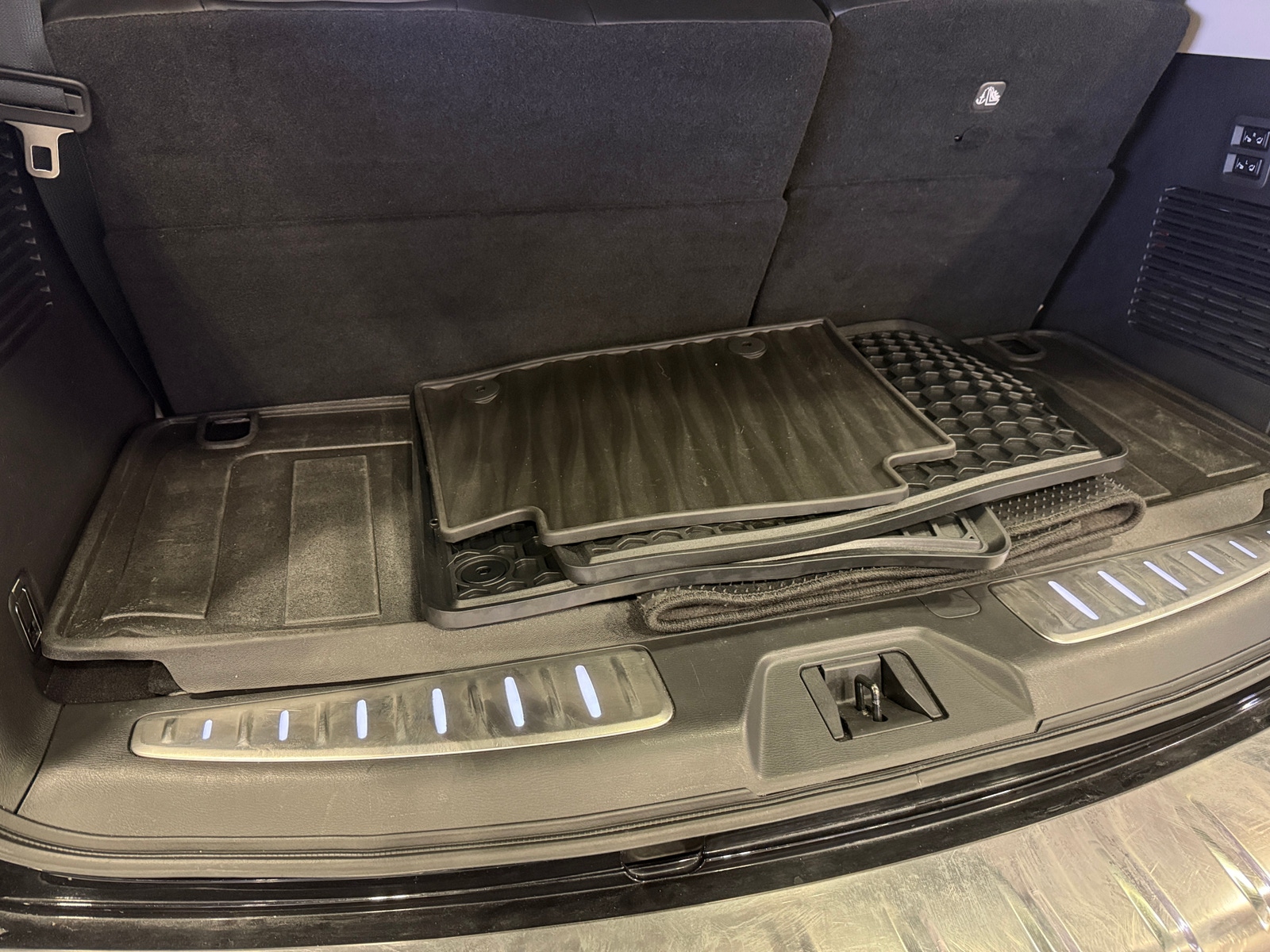 Thumbnail: 2023 INFINITI QX80 - 6