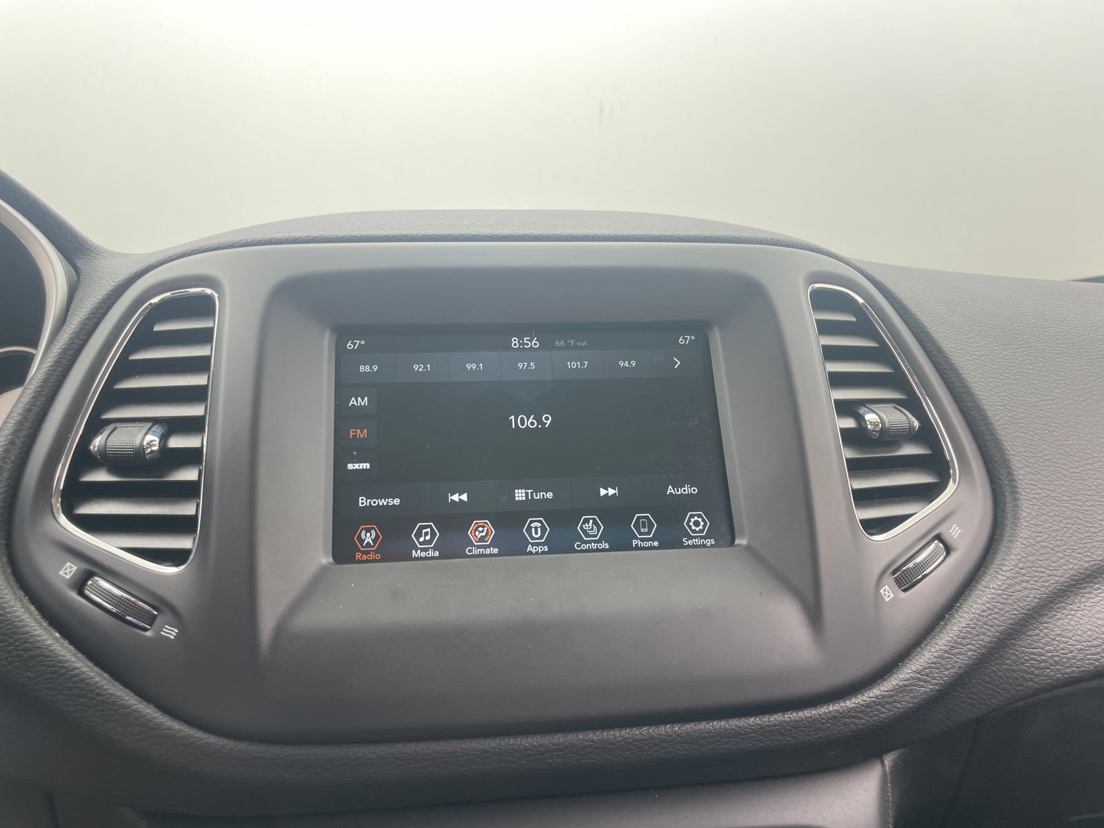 Thumbnail: 2019 Jeep Compass - 4