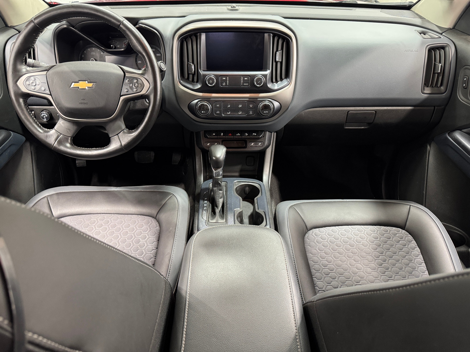 Thumbnail: 2022 Chevrolet Colorado - 3