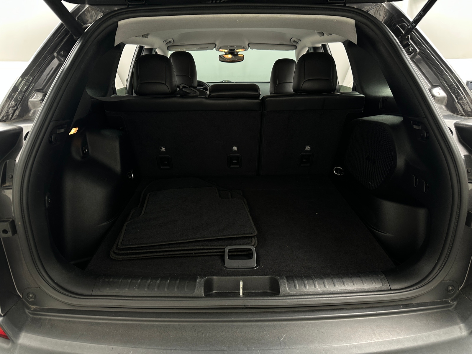 Thumbnail: 2020 Jeep Cherokee - 6