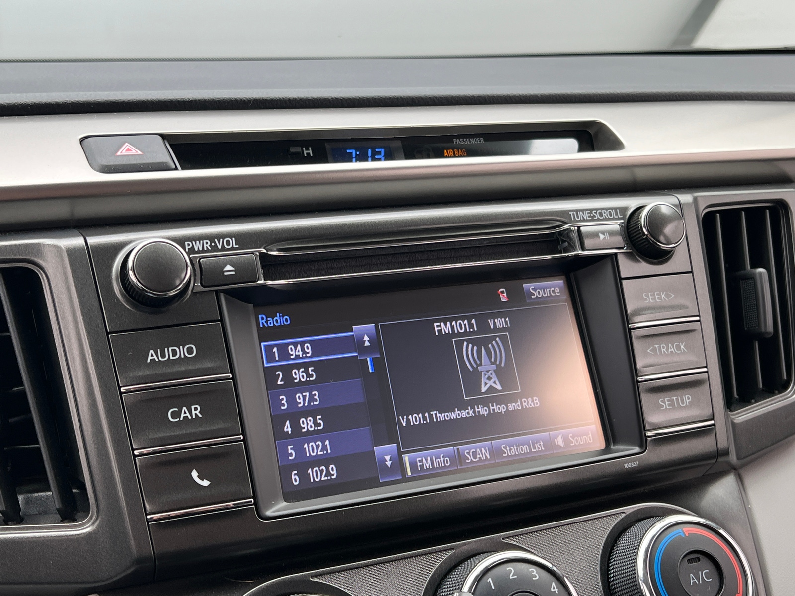 Thumbnail: 2015 Toyota RAV4 - 4