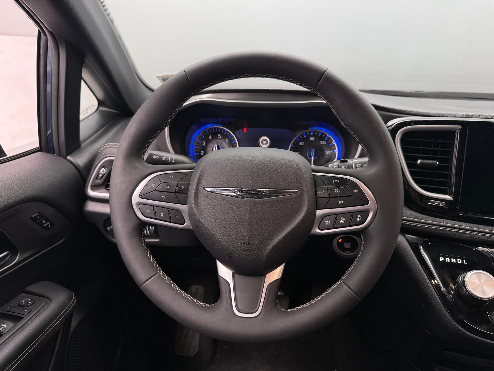 Thumbnail: 2025 Chrysler Pacifica - 4