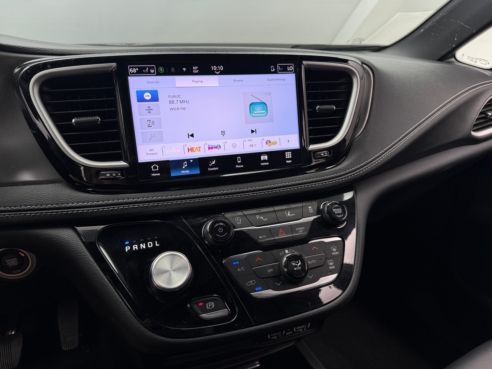 Thumbnail: 2025 Chrysler Pacifica - 3