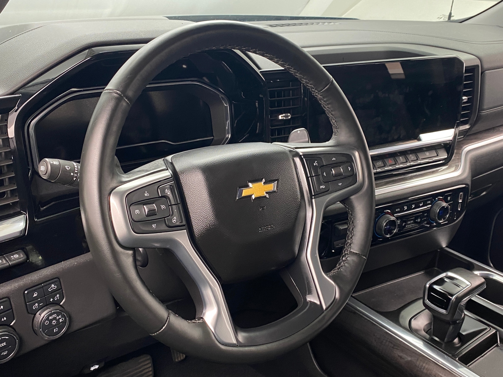 Thumbnail: 2025 Chevrolet Silverado 1500 - 4
