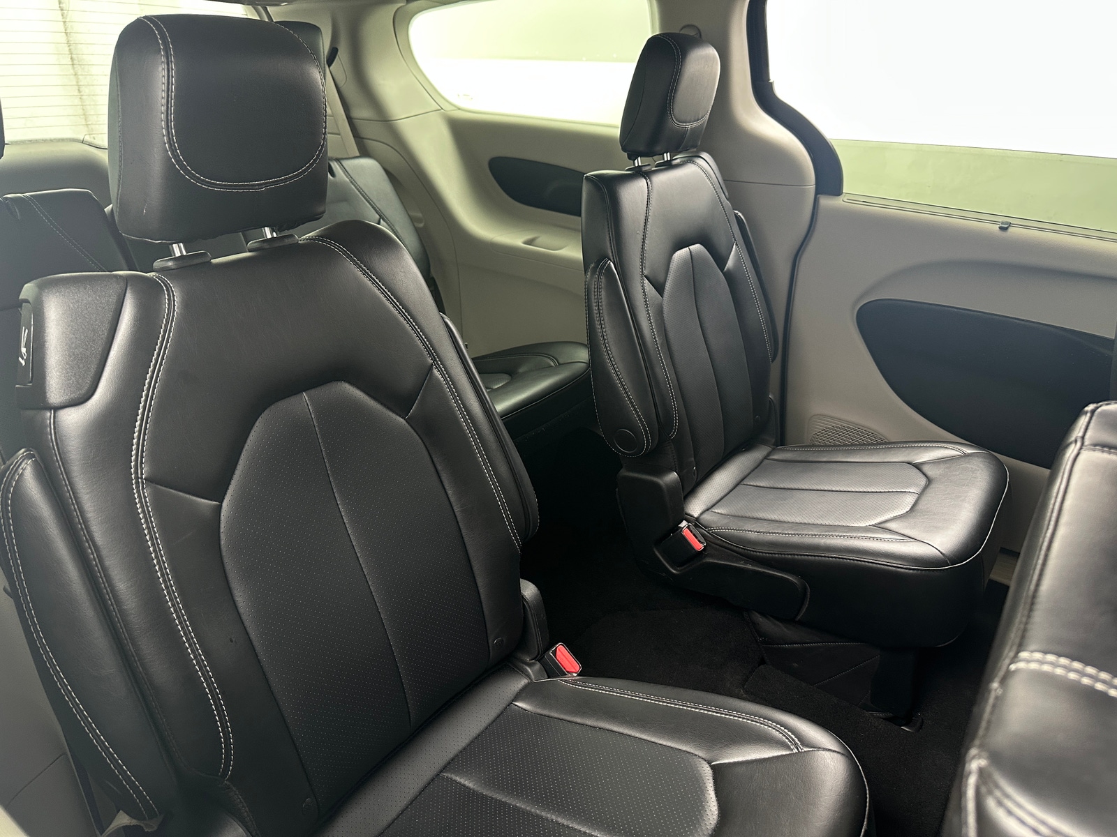 Thumbnail: 2023 Chrysler Pacifica - 5