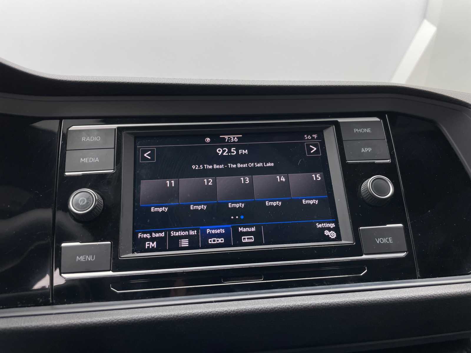 Thumbnail: 2023 Volkswagen Jetta - 4