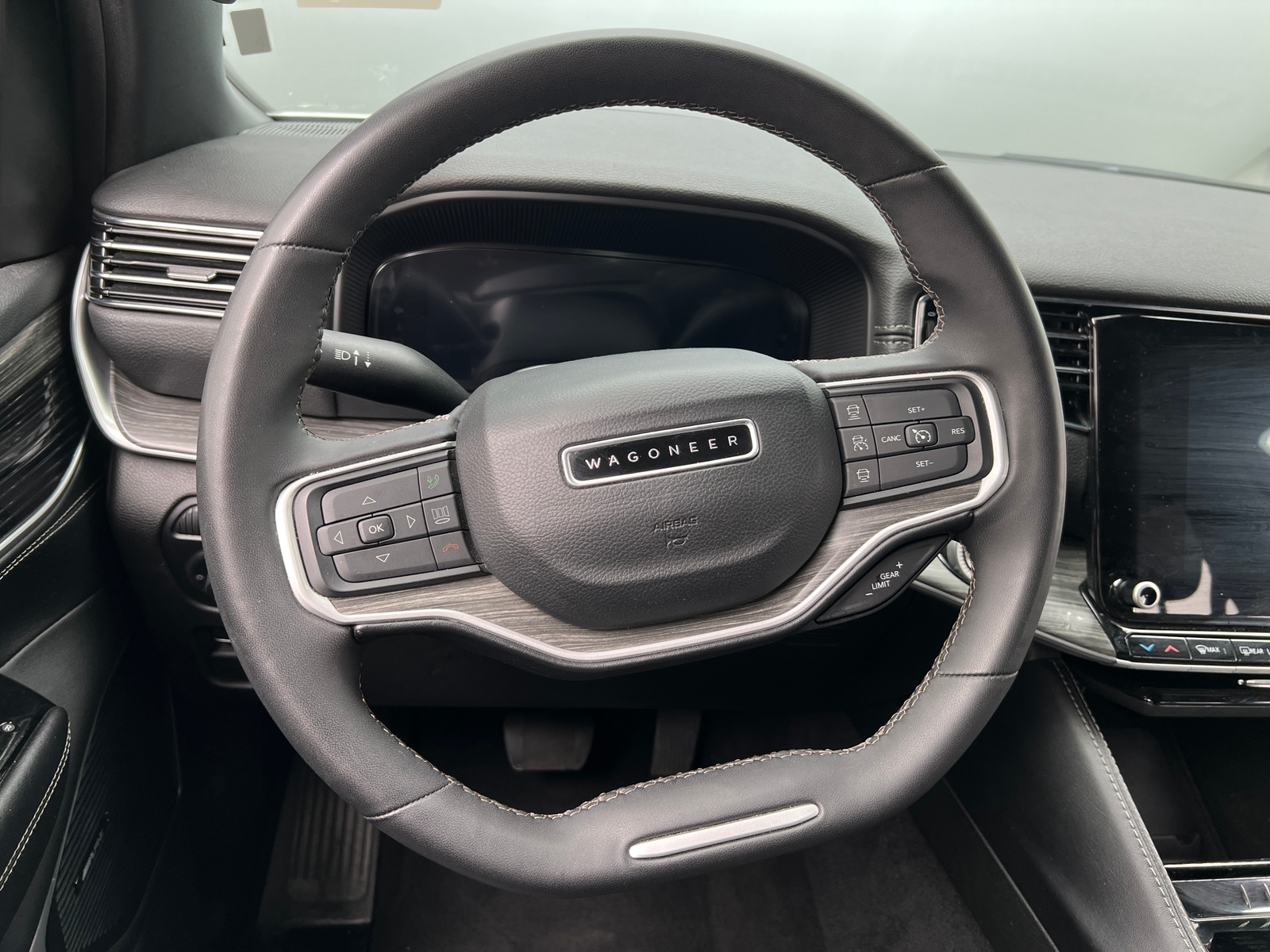 Thumbnail: 2023 Jeep Wagoneer - 4