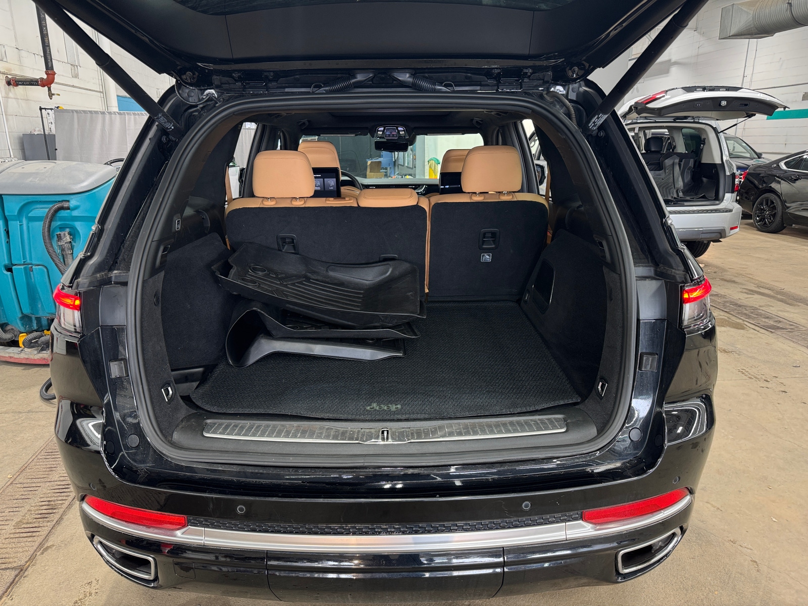 Thumbnail: 2023 Jeep Grand Cherokee - 6