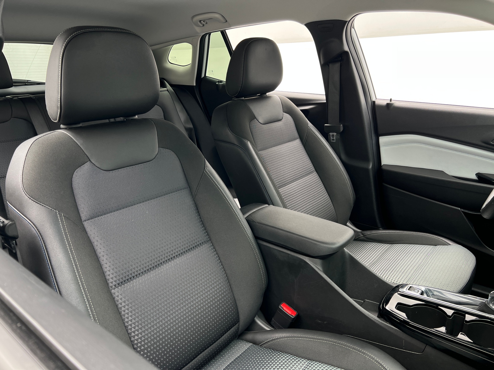 Thumbnail: 2025 Chevrolet Trax - 2