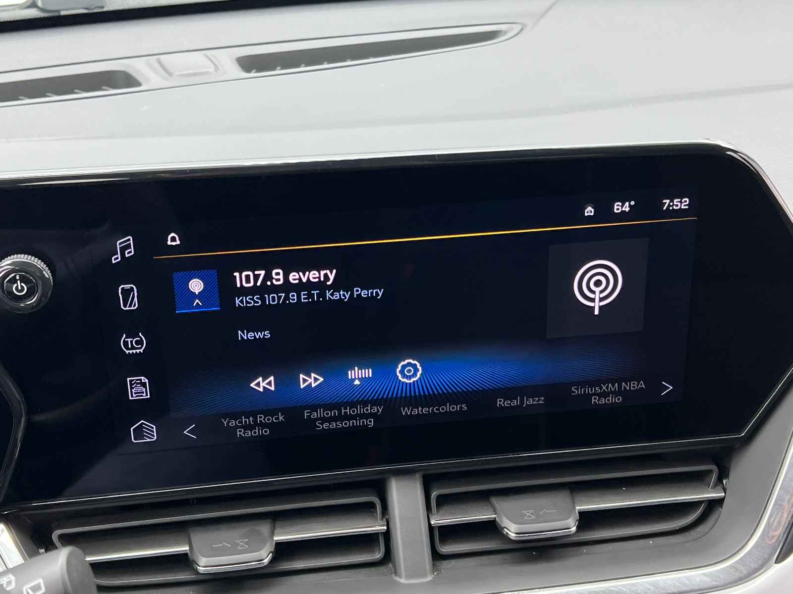 Thumbnail: 2025 Chevrolet Trax - 4