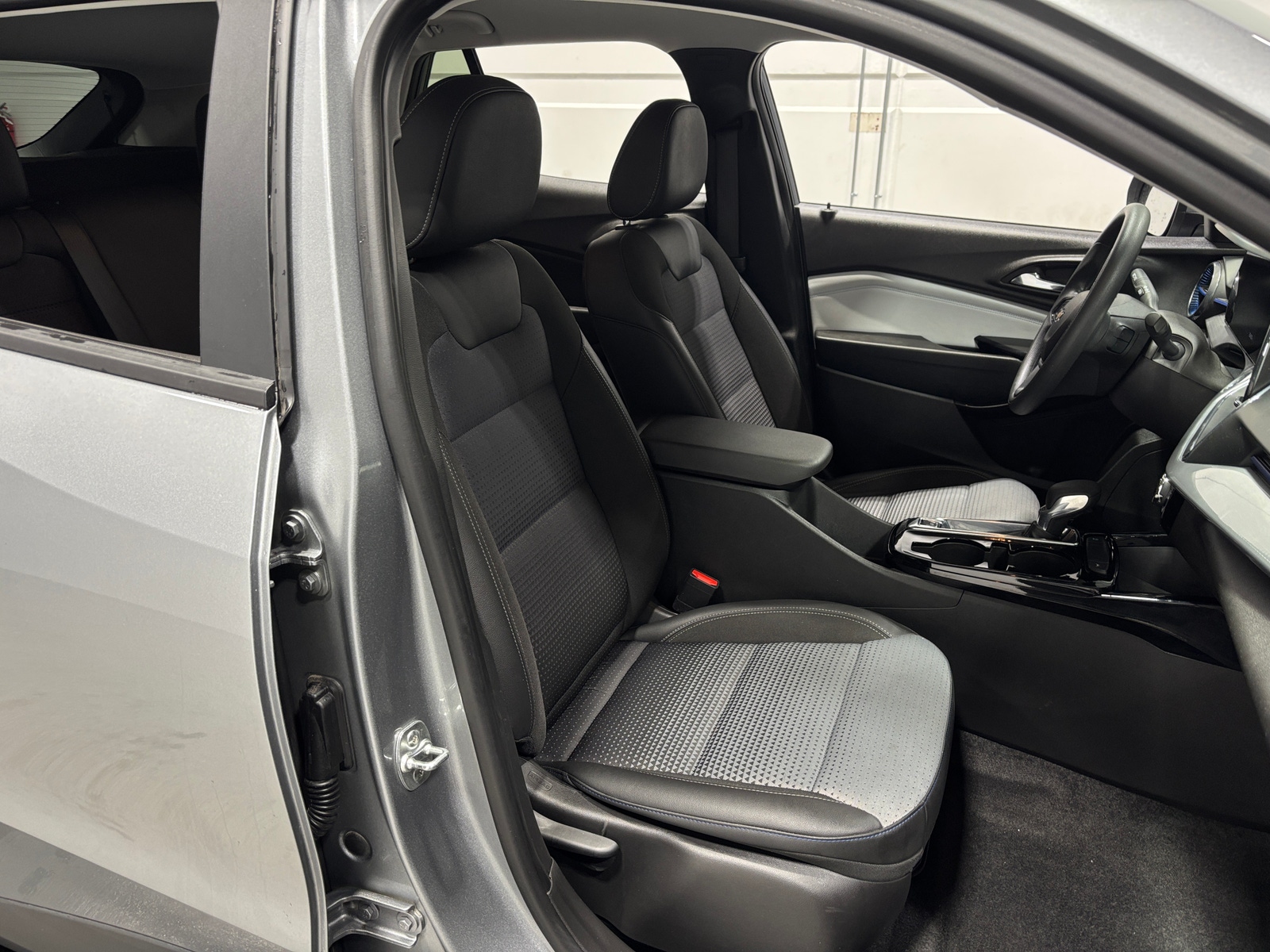 Thumbnail: 2025 Chevrolet Trax - 2