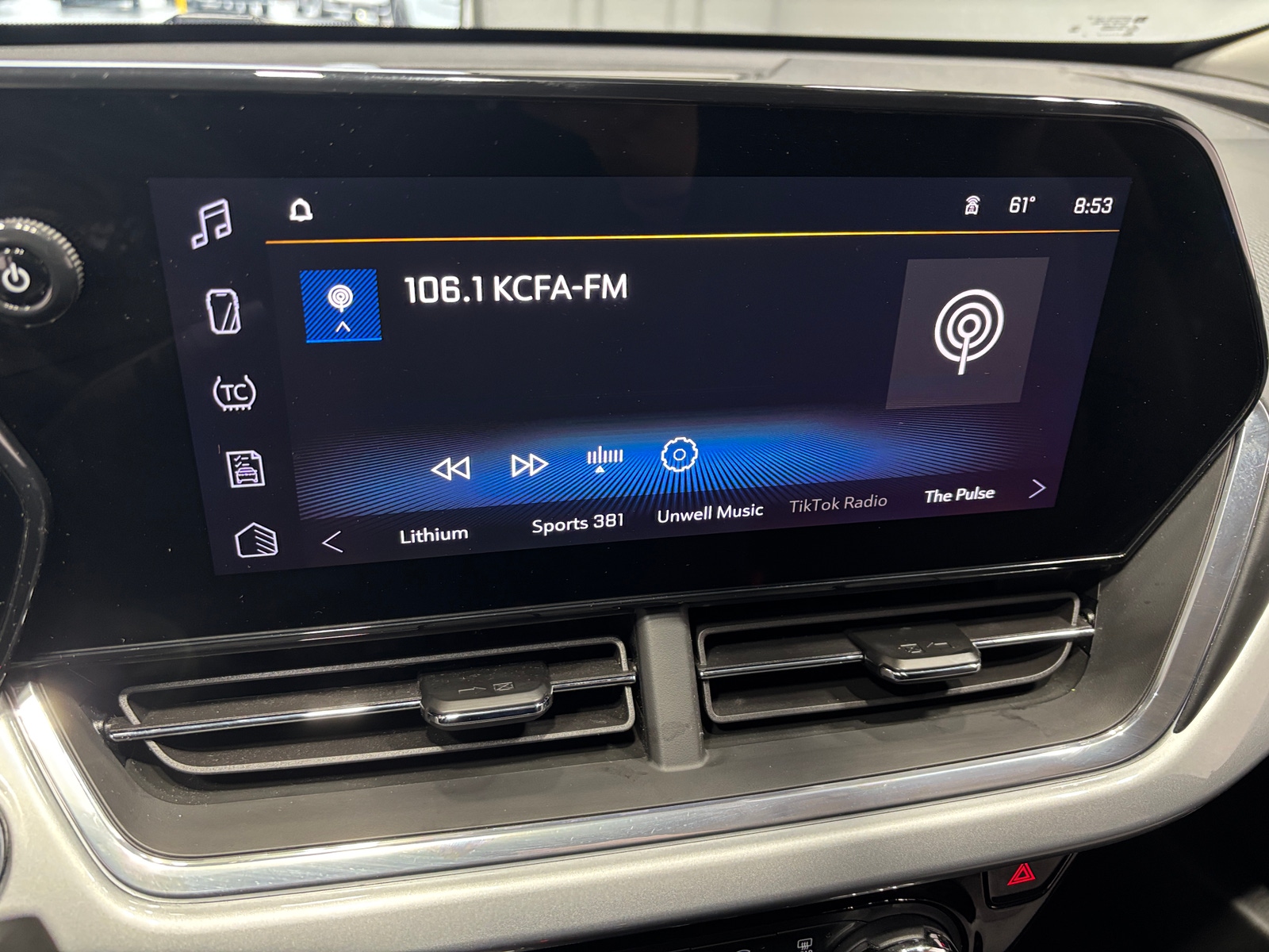 Thumbnail: 2025 Chevrolet Trax - 4