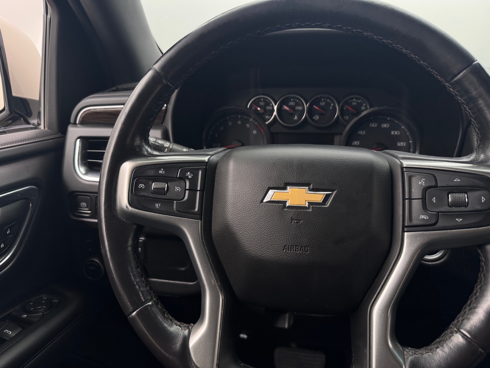 Thumbnail: 2022 Chevrolet Tahoe - 5