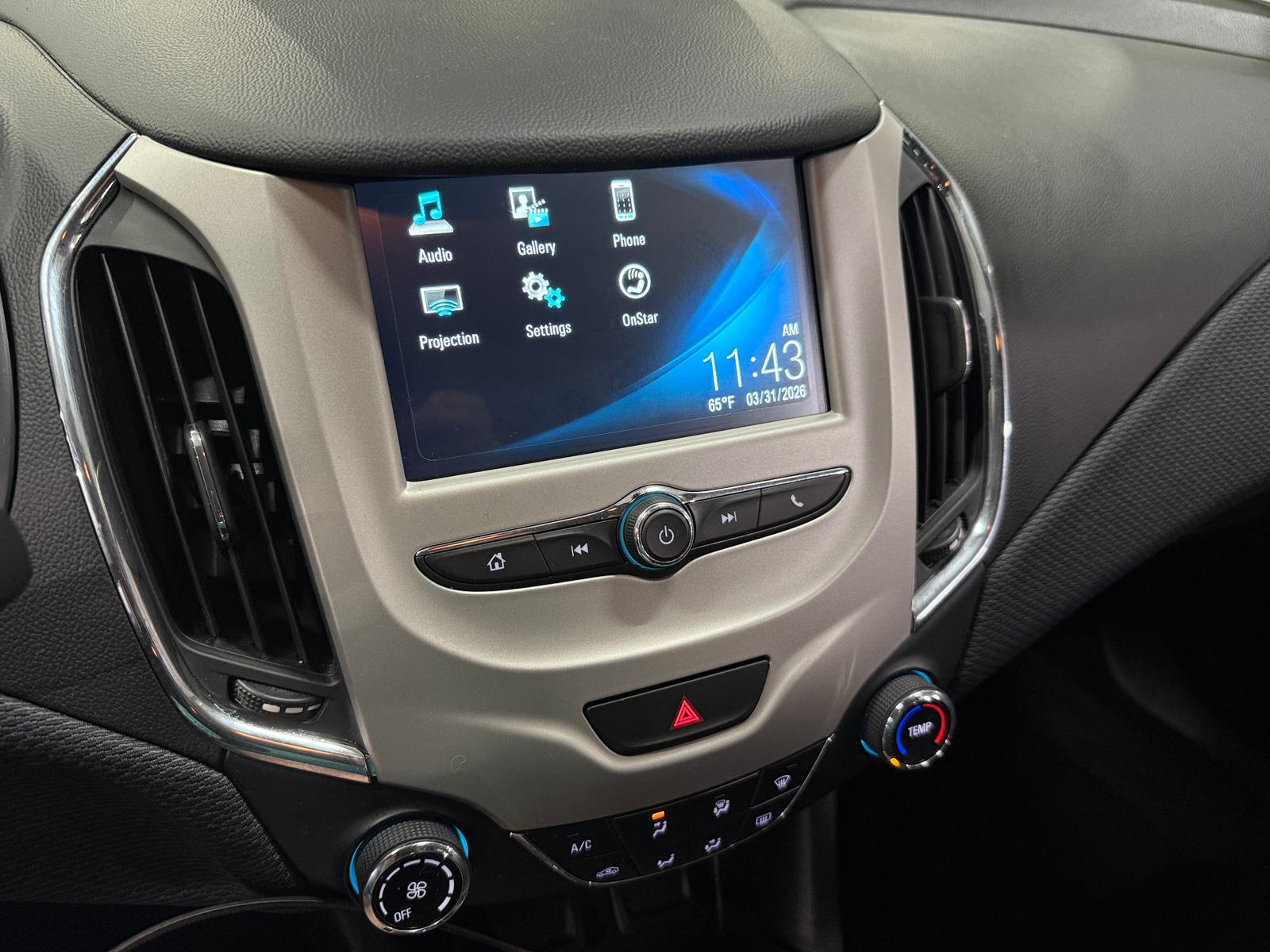 Thumbnail: 2018 Chevrolet Cruze - 4