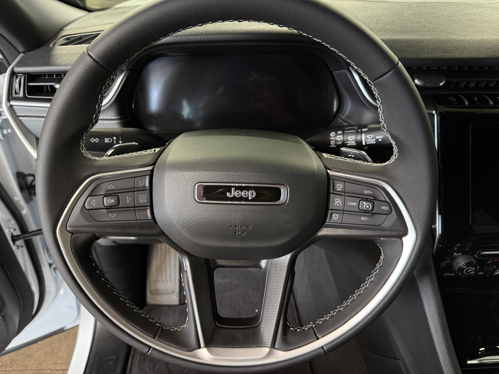 Thumbnail: 2026 Jeep Grand Cherokee - 5