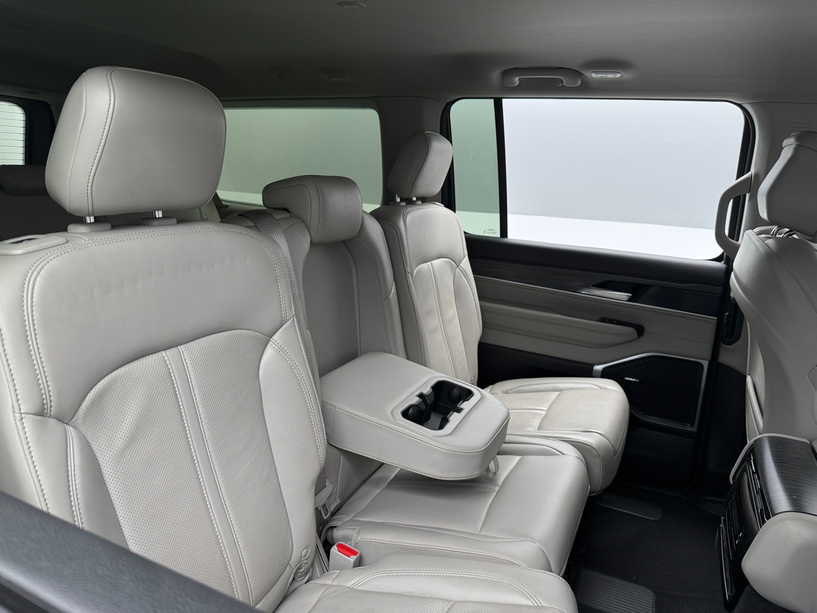 Thumbnail: 2023 Jeep Wagoneer - 5