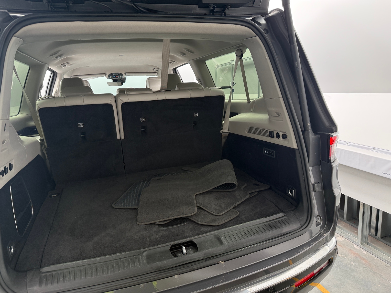 Thumbnail: 2023 Jeep Wagoneer - 6