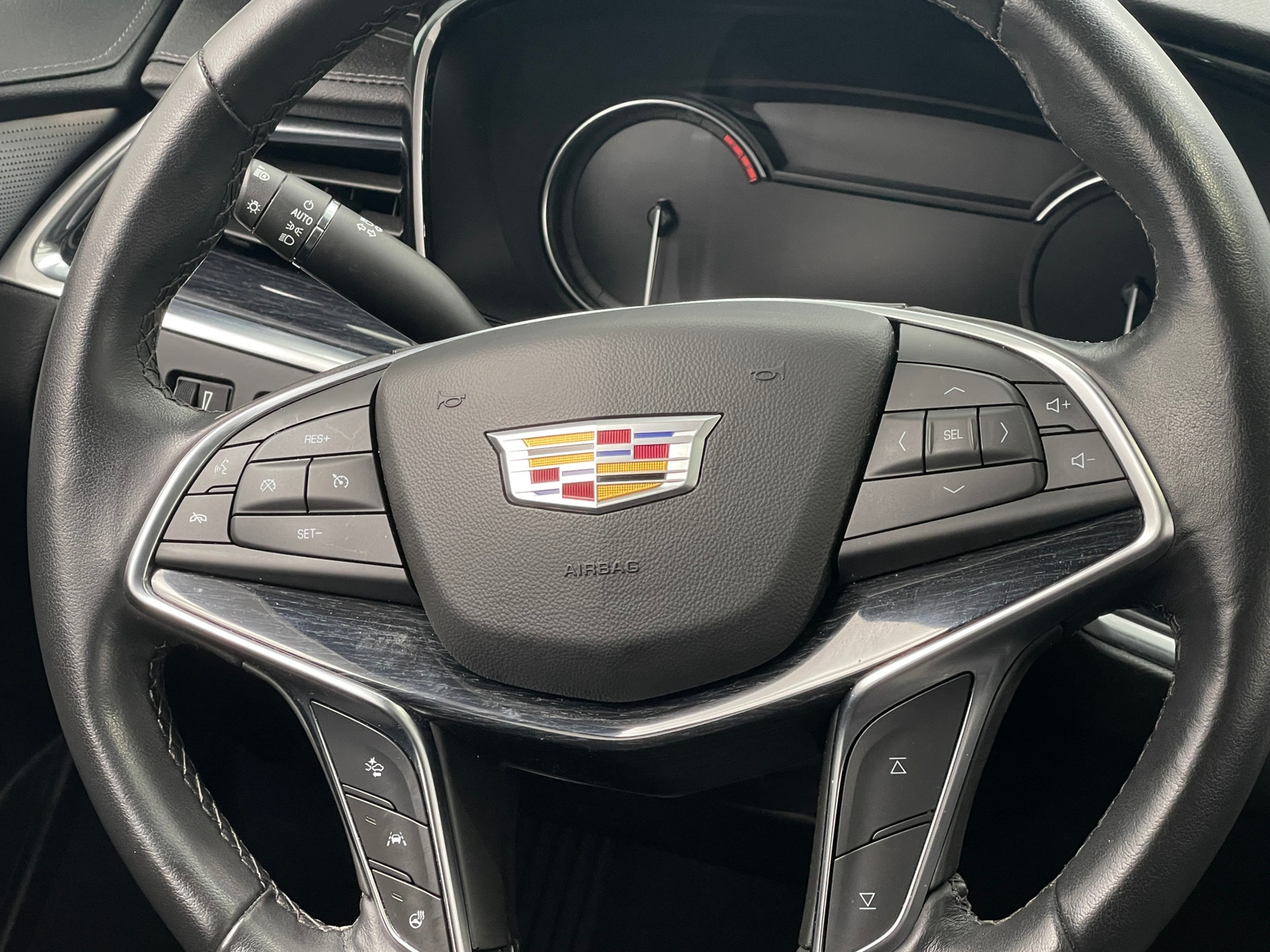 Thumbnail: 2023 Cadillac XT5 - 4